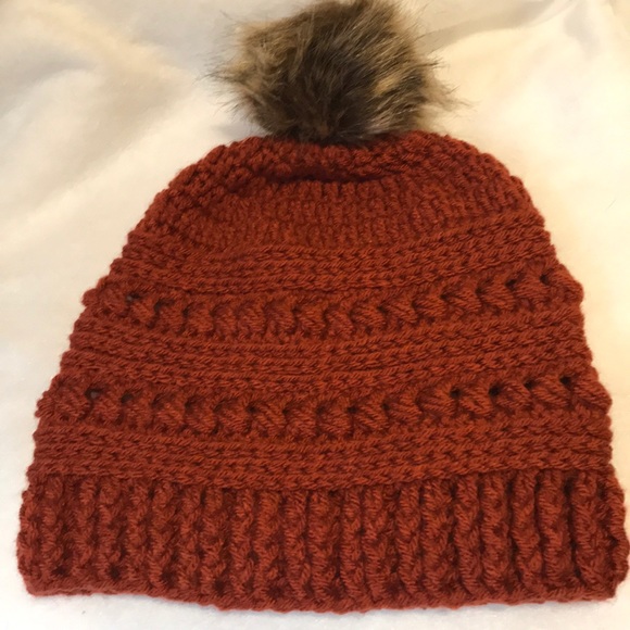 Hand Crocheted Slouchy Hat! Faux Fur Pom Pom - Picture 6 of 8